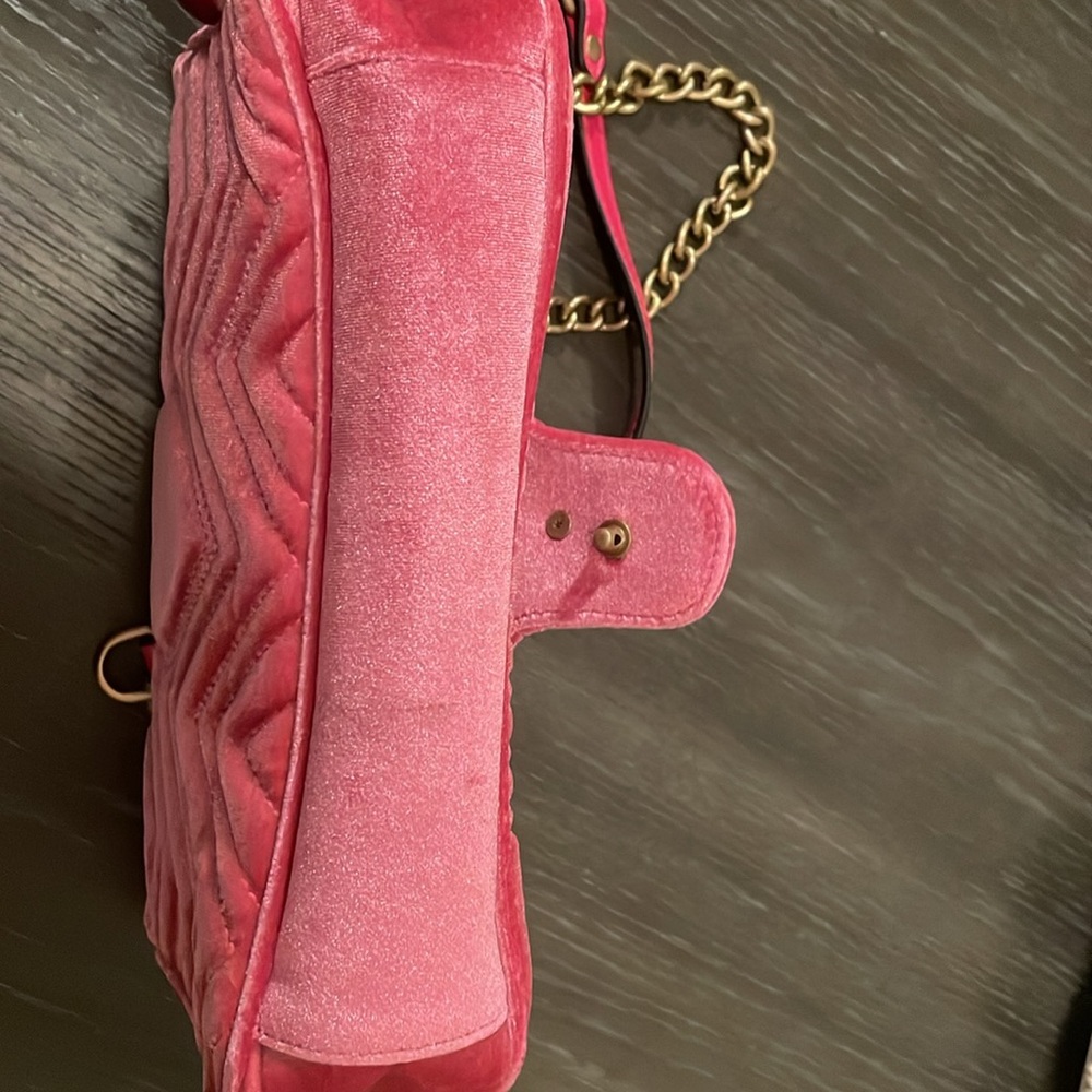 GUCCI
Velvet Matelasse GG Marmont Shoulder Bag Light Raspberry Rose
NWOT - Picture 9 of 17